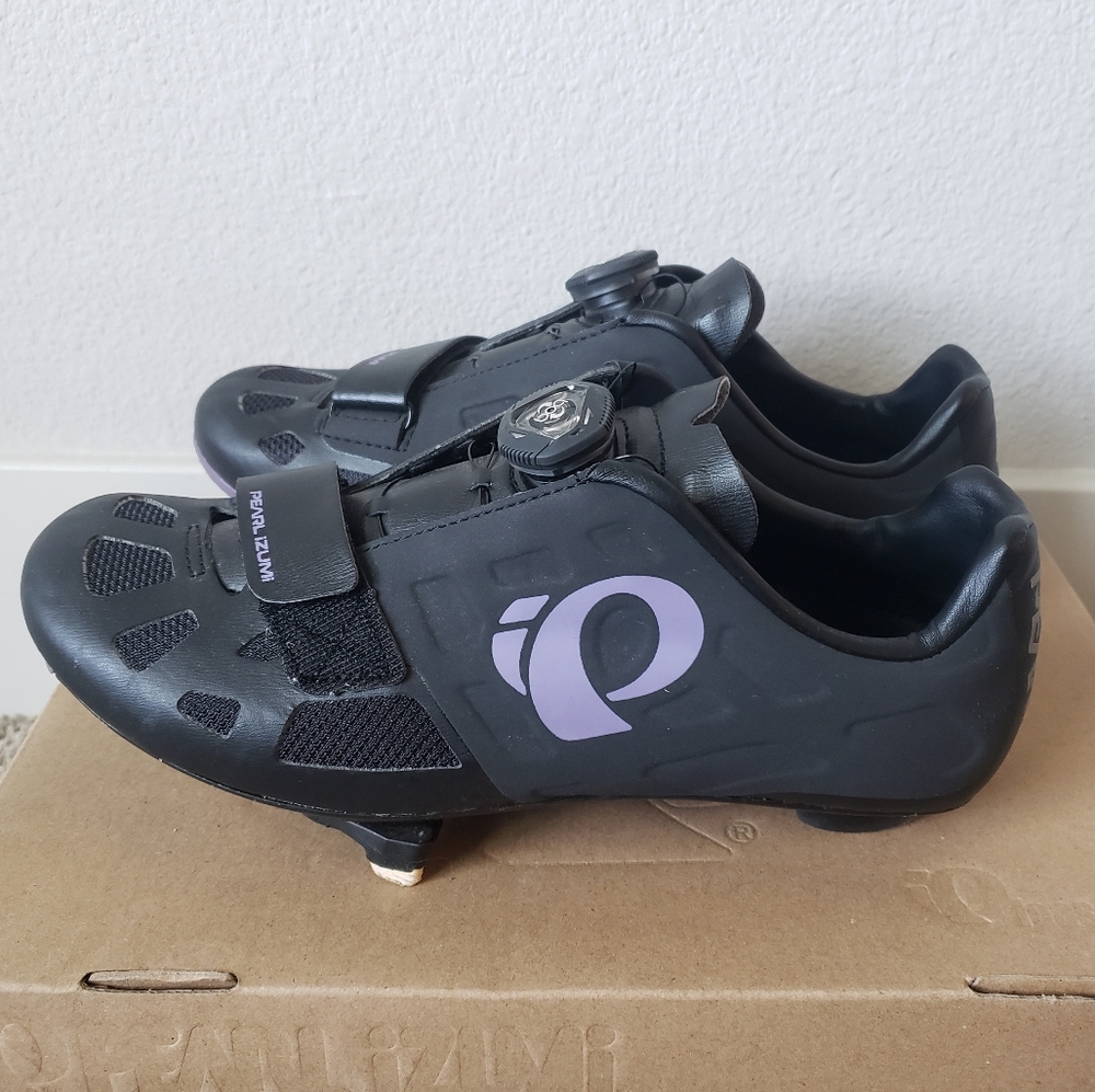 Pearl Izumi cycling shoes carbon